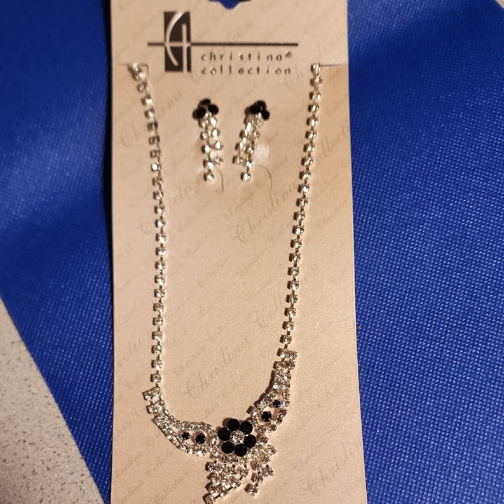 Christina Coĺlection 18 Inch Rhinestone With Black Necklace Amd Earring Set